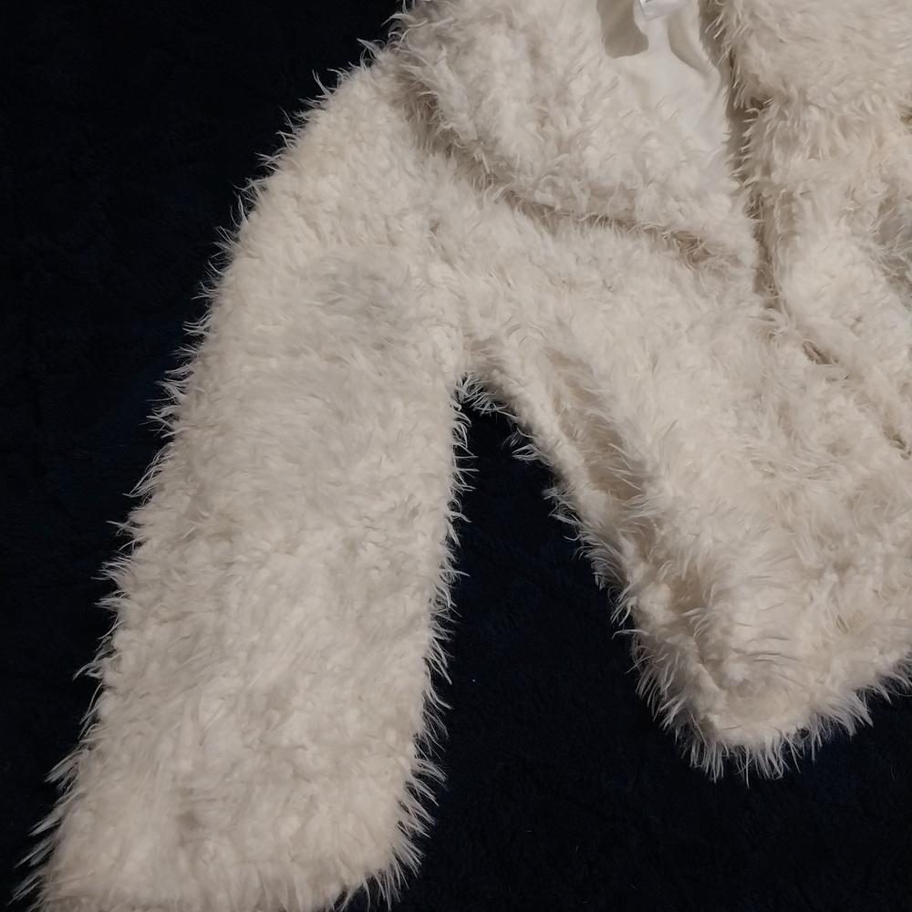 Women's White Fuzzy Jacket - Picture 12 of 12